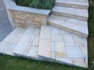 Terrasse + escalier en pierres naturelles (Granit jaune)