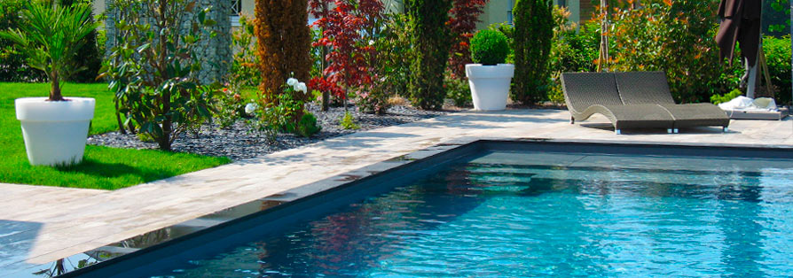 Aménagement piscine (pierre naturelle et bois composite)