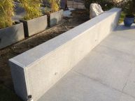 Terrasse en pierres naturelles (Granit gris) + caillebotis en Ipé