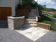 Terrasse en pierres naturelles Quartzites en opus incertum + escalier paysager