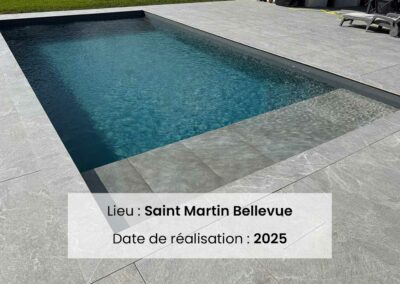 Construction d’une piscine avec terrasse en dalles grès cérame sur plots